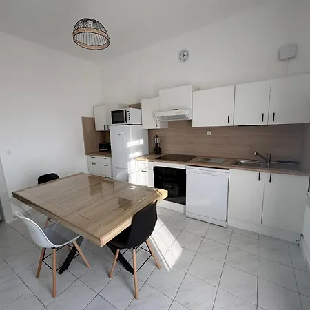 Lestanot De - De 65m2 Avec 2 En Rdc Et Un Jardin De 45m2 - A Proximité De Parkings Gratuits Et Commerces * Balaruc-les-Bains