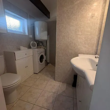 Lestanot De - De 65m2 Avec 2 En Rdc Et Un Jardin De 45m2 - A Proximite De Parkings Gratuits Et Commerces