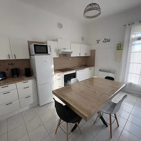 Appartement Lestanot De - De 65m2 Avec 2 En Rdc Et Un Jardin De 45m2 - A Proximité De Parkings Gratuits Et Commerces *