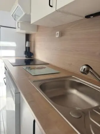 Lestanot De - De 65m2 Avec 2 En Rdc Et Un Jardin De 45m2 - A Proximite De Parkings Gratuits Et Commerces شقة بالاروك ليه بان
