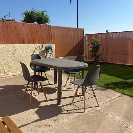 Lestanot De - De 65m2 Avec 2 En Rdc Et Un Jardin De 45m2 - A Proximite De Parkings Gratuits Et Commerces Lägenhet